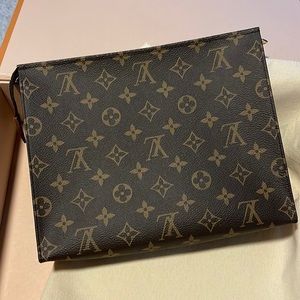 LOuis Vuitton toilet 26 code M47542